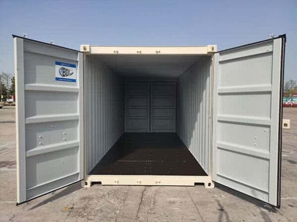 20ft double door shipping container one door open