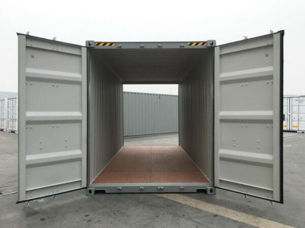 Double door container 20ft high cube doors open