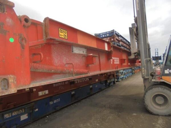 40ft flat rack container being lifted onto another