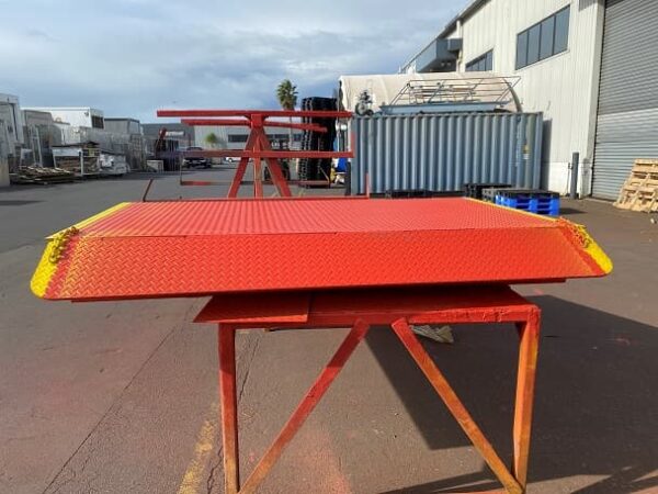 5 tonne refrigerated shipping container ramp front